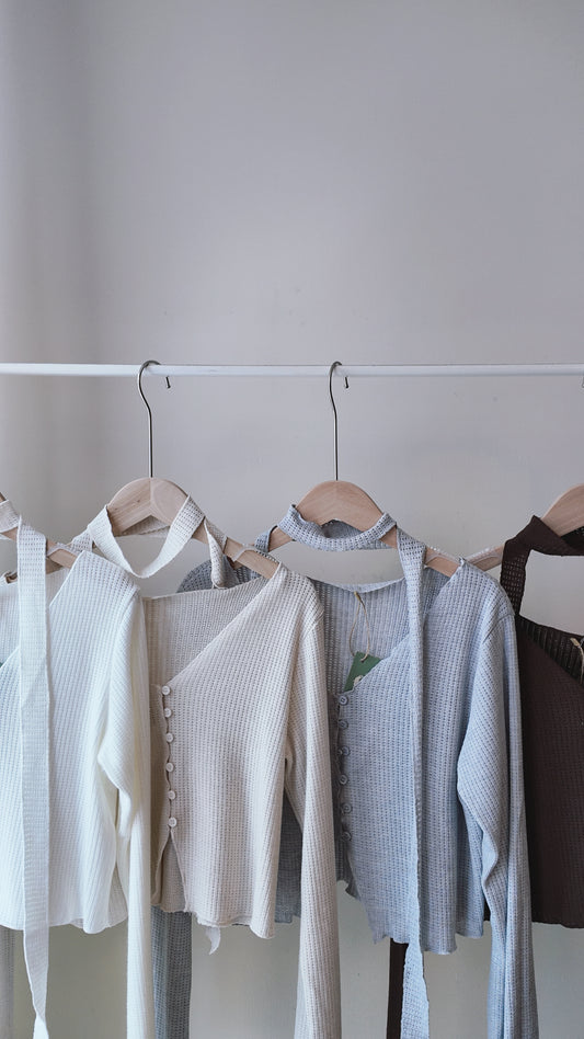 附綁繩排鈕V領坑條上衣