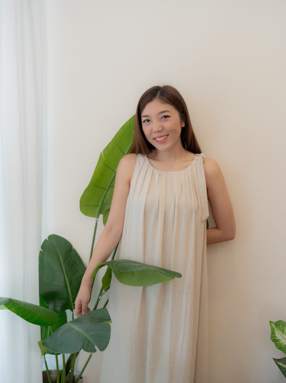 無袖寬鬆小露背連身裙