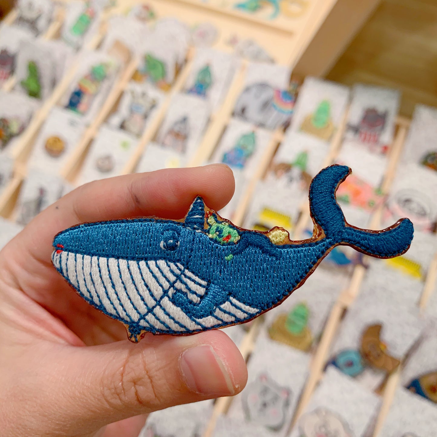 為你加油的鯨魚 刺繡扣針/熨貼
