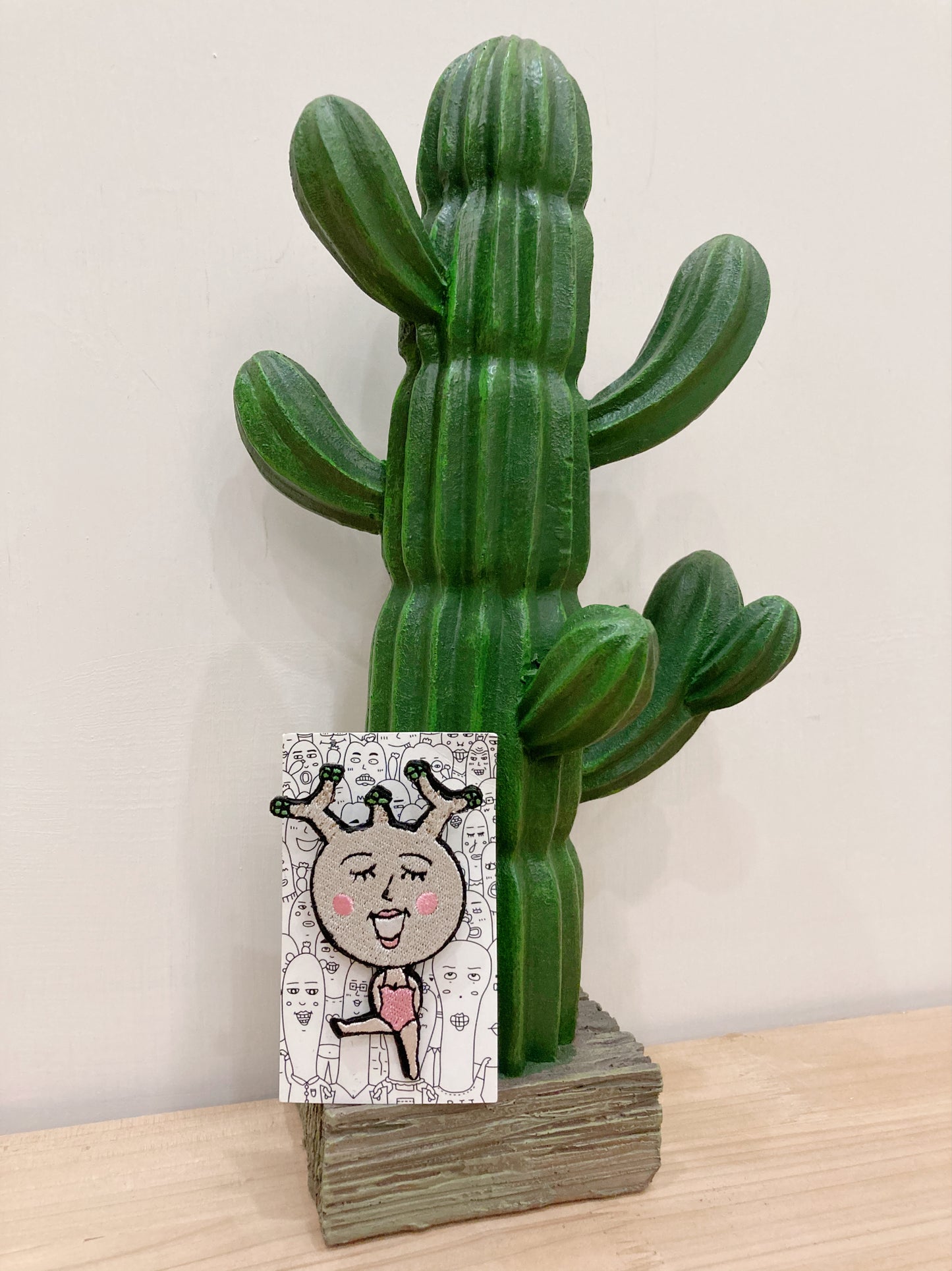 Pink Summer Lady 刺繡扣針 / 熨貼