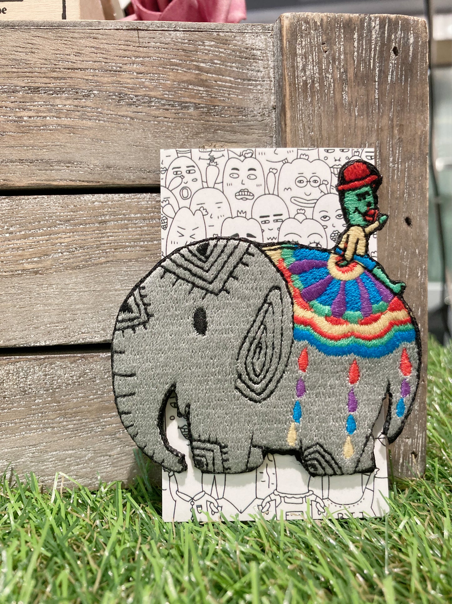 大笨象與仙人掌爸爸 刺繡扣針 / 熨貼