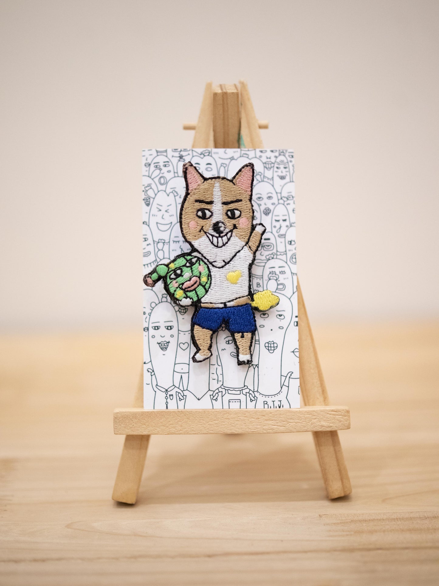 玩排球的柴犬 刺繡扣針/熨貼