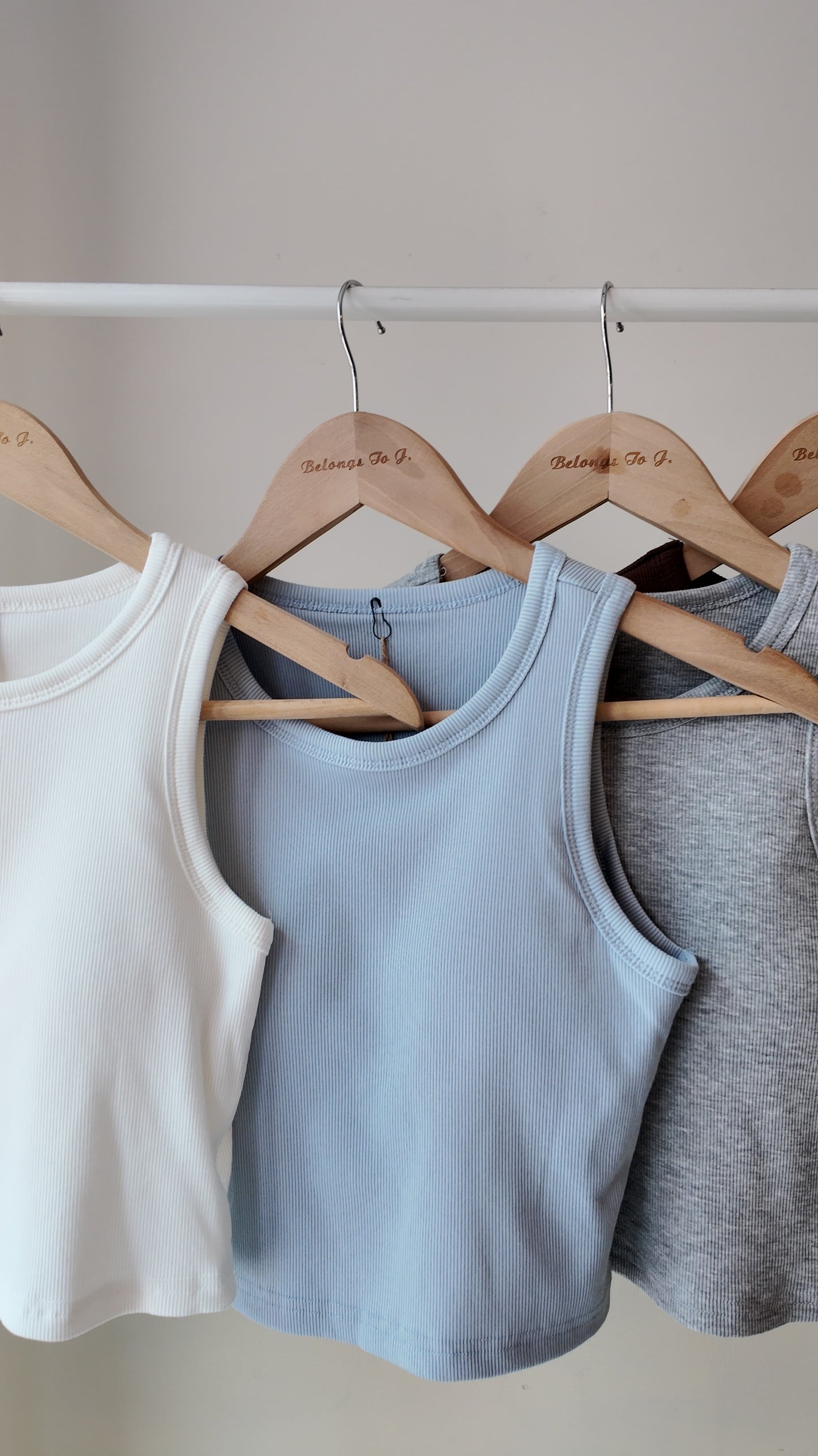 圓領入肩短背心（有可拆胸墊)