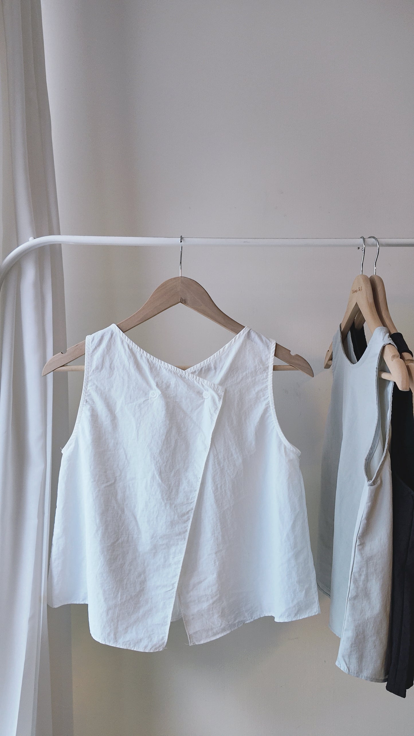 速乾滑料後交叉背心