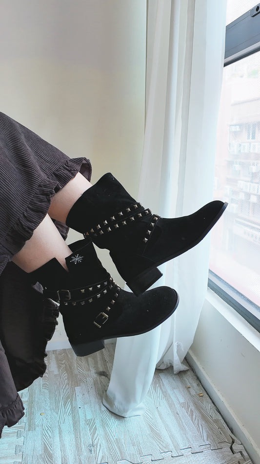 刺繡麂皮窩釘短靴