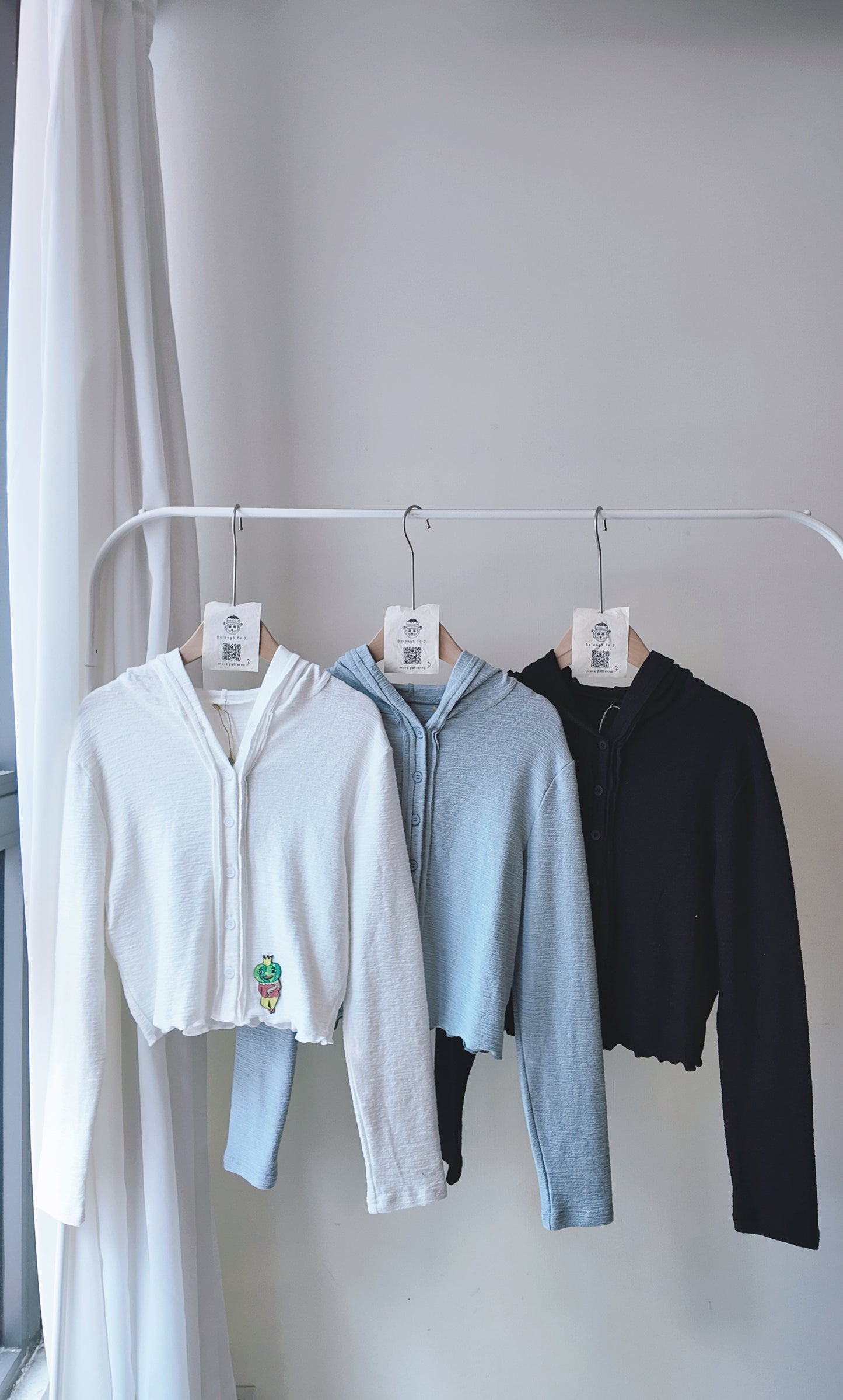 連帽排扣下捲邊外套上衣