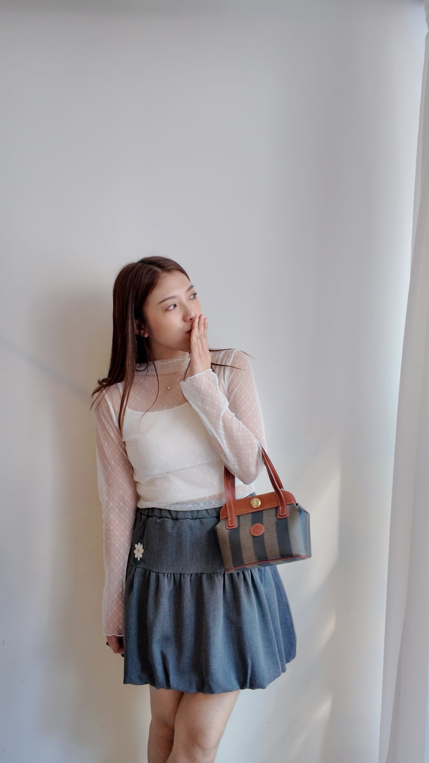 木耳邊蕾絲透膚長袖上衣