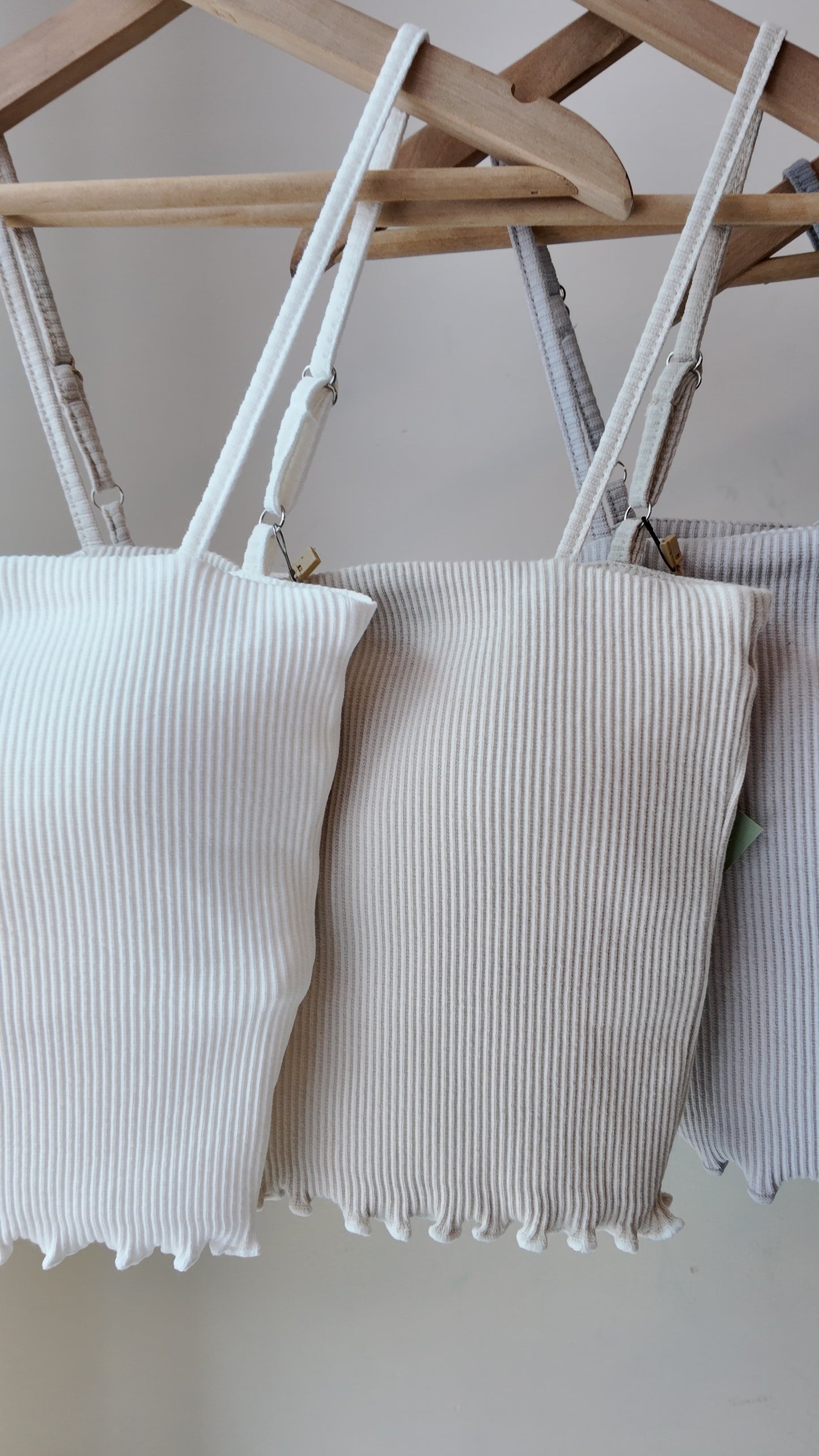 可調節直紋下擺捲邊背心（有胸墊)