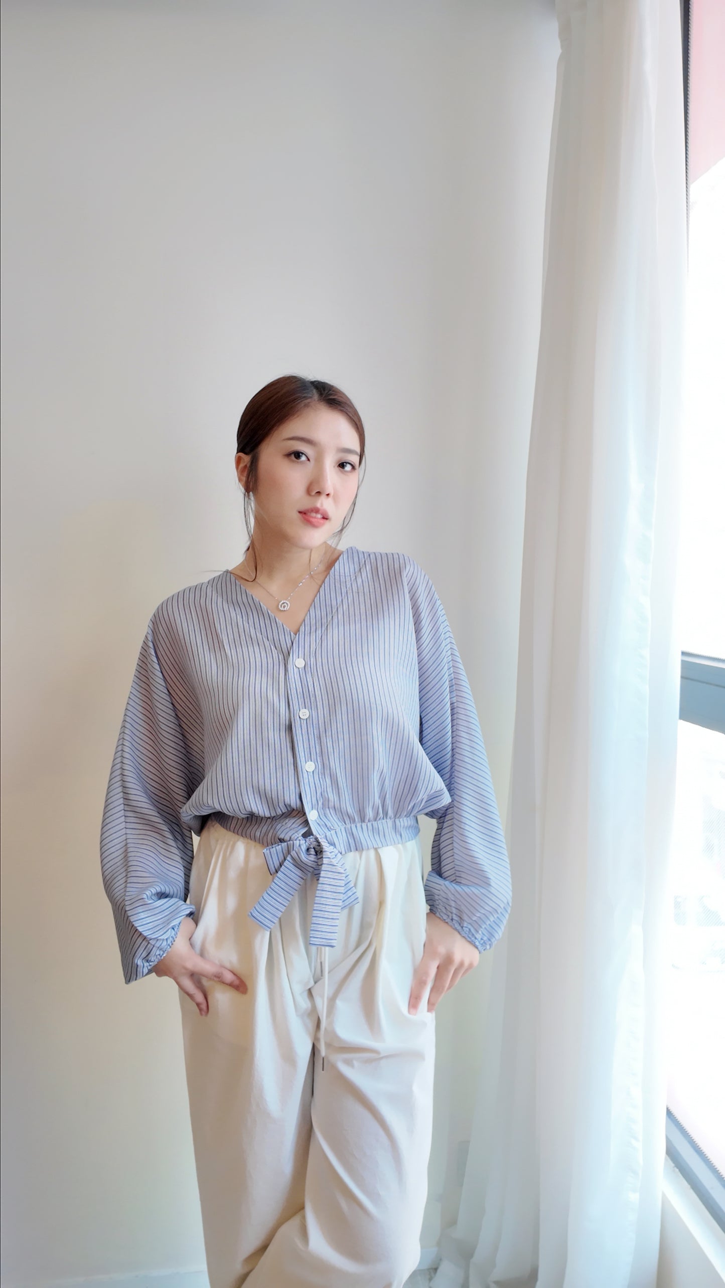 V領直紋下綁帶襯衫