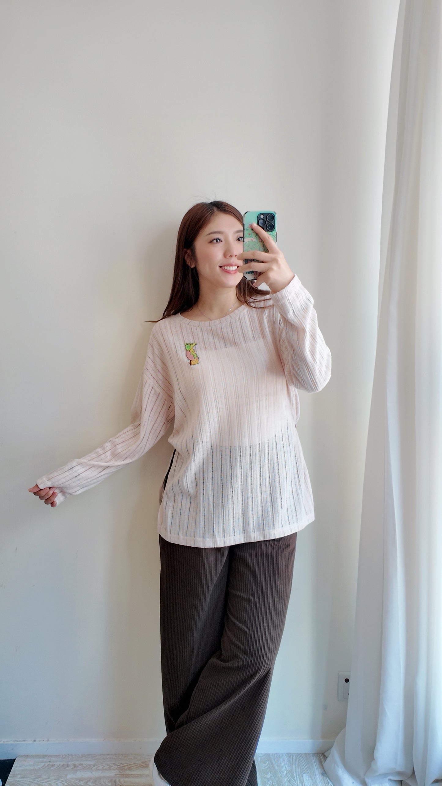 側鈕坑條針織圓領上衣