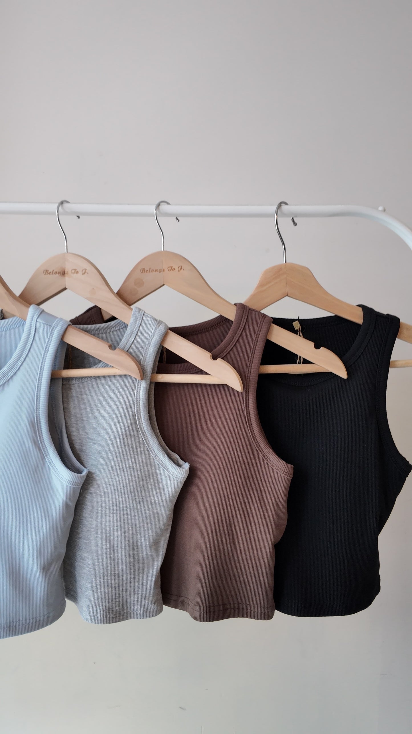 圓領入肩短背心（有可拆胸墊)