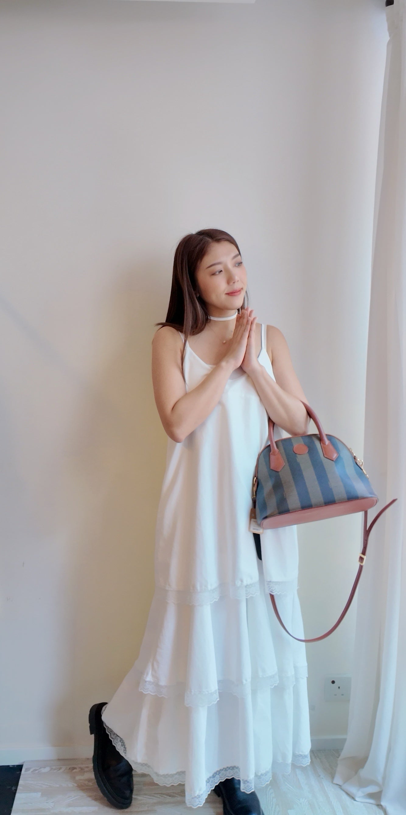 下擺蕾絲附綁帶連身裙