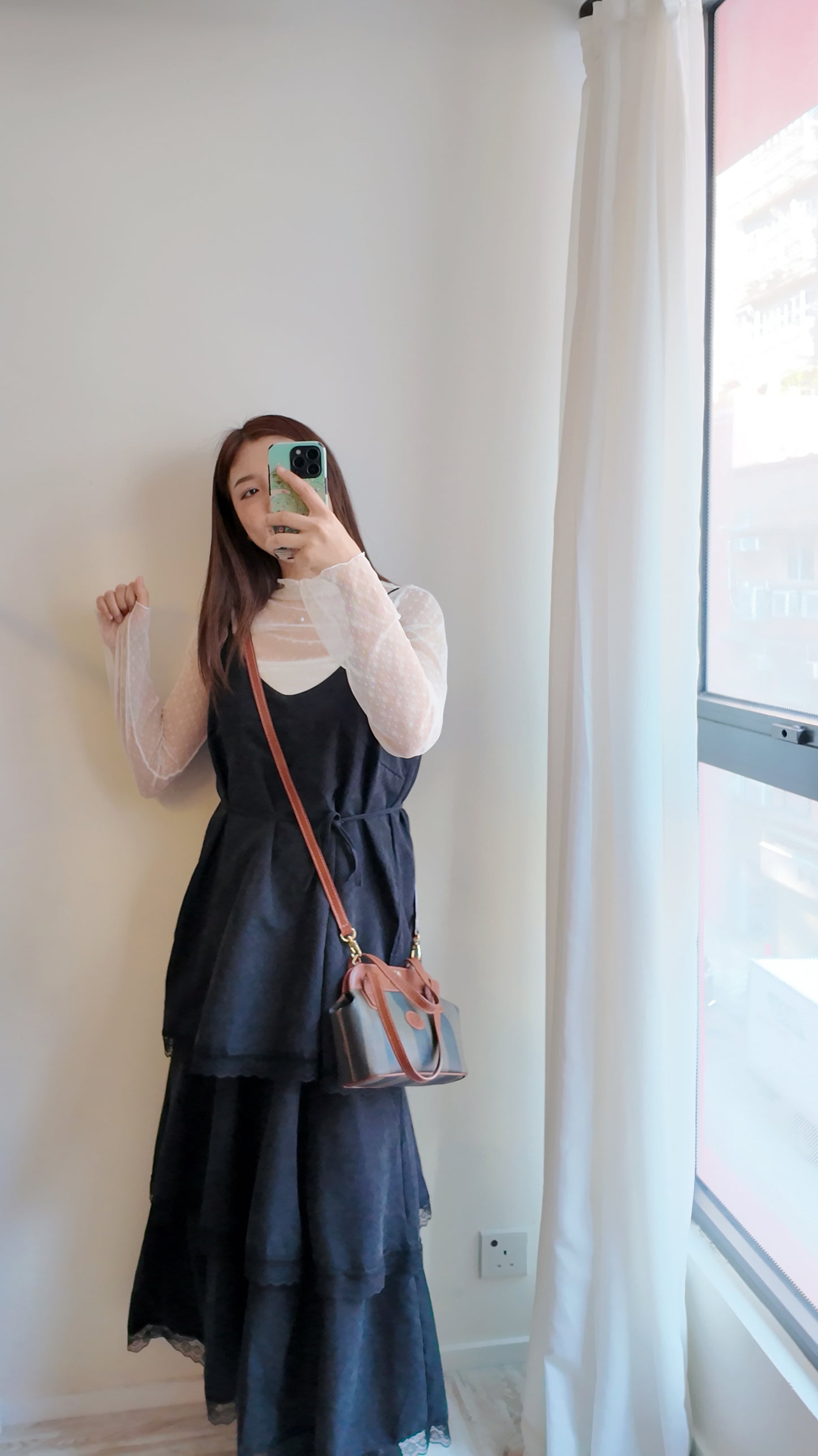 下擺蕾絲附綁帶連身裙