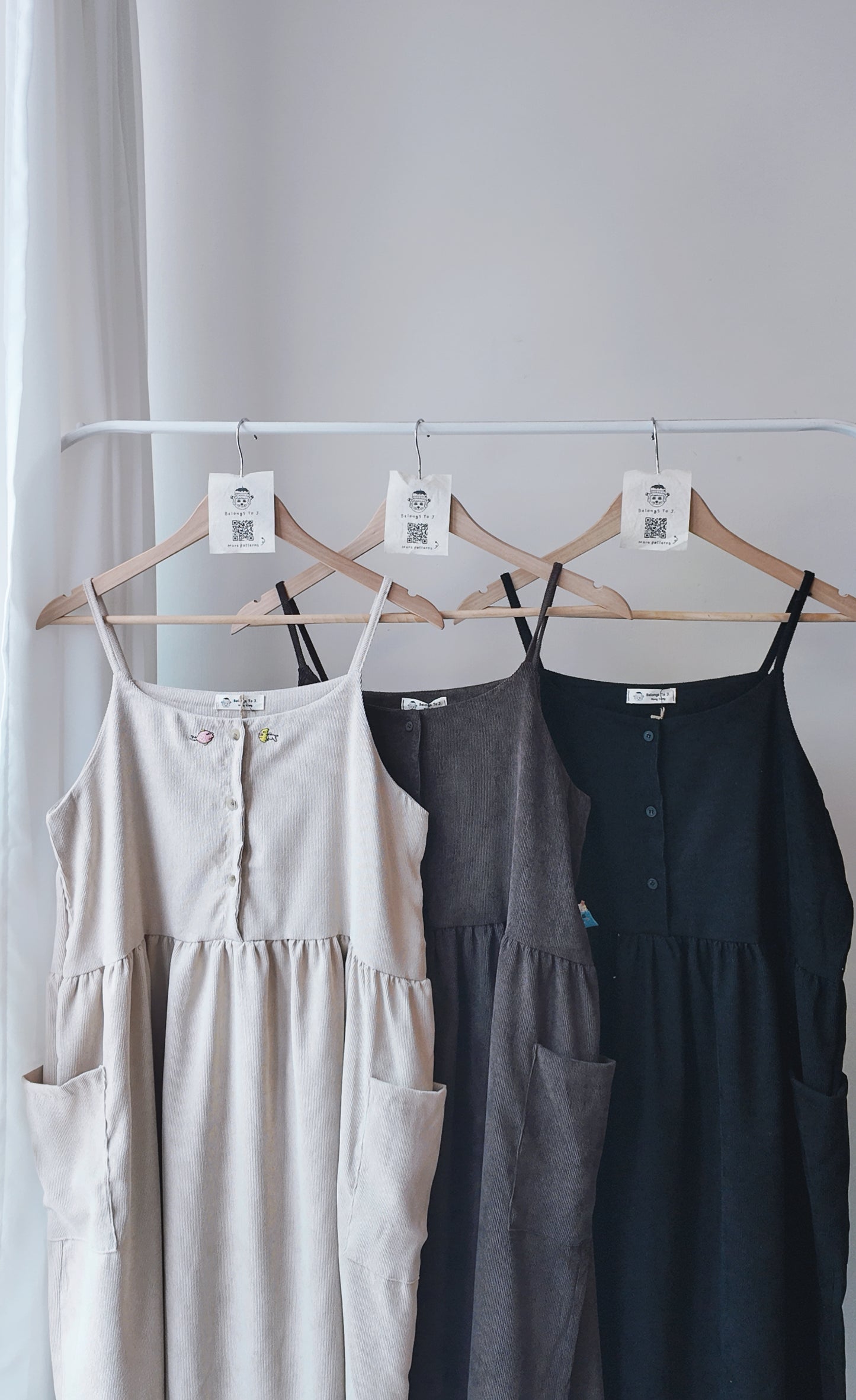 寬鬆細肩大口袋連身裙