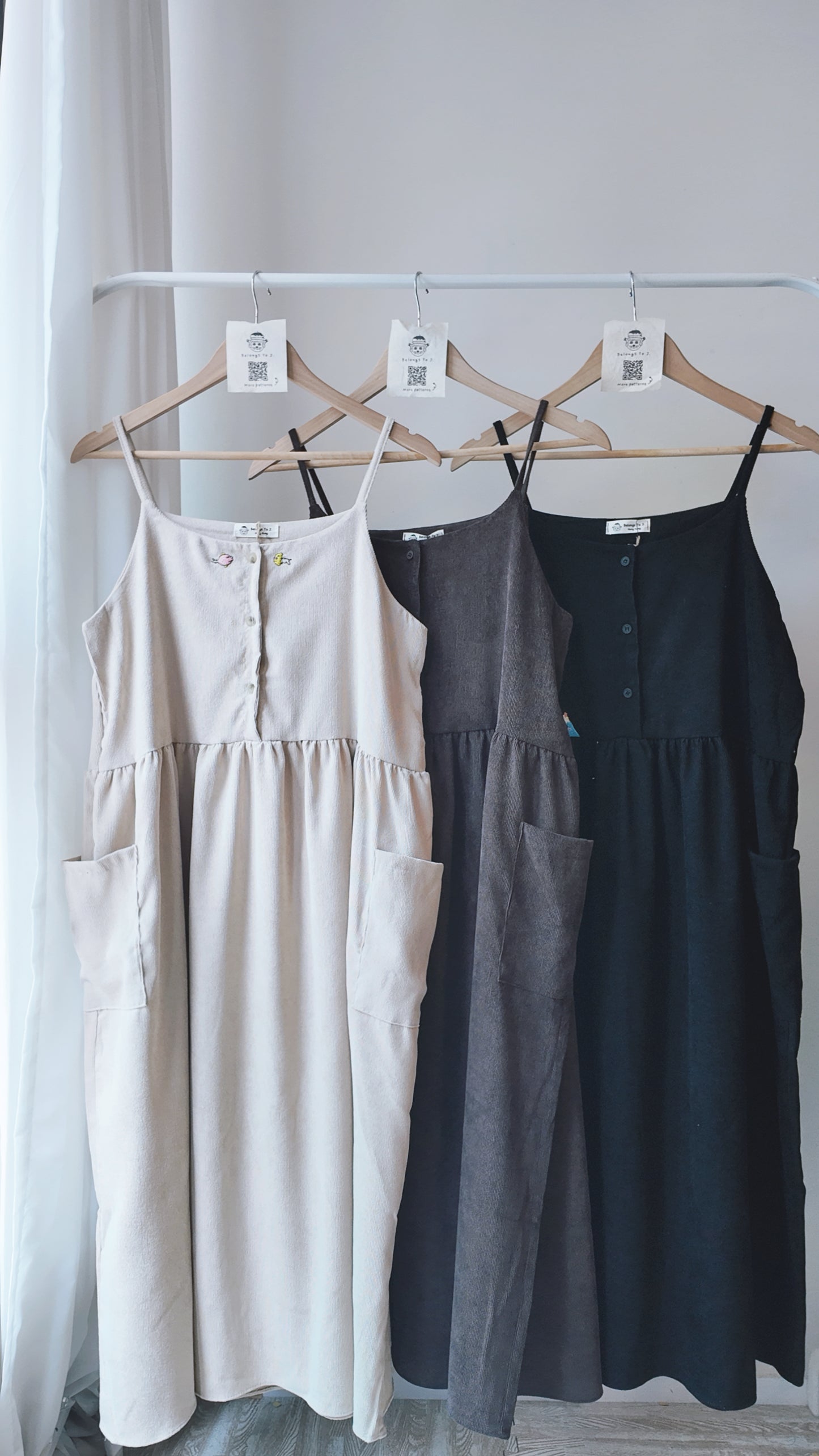 寬鬆細肩大口袋連身裙