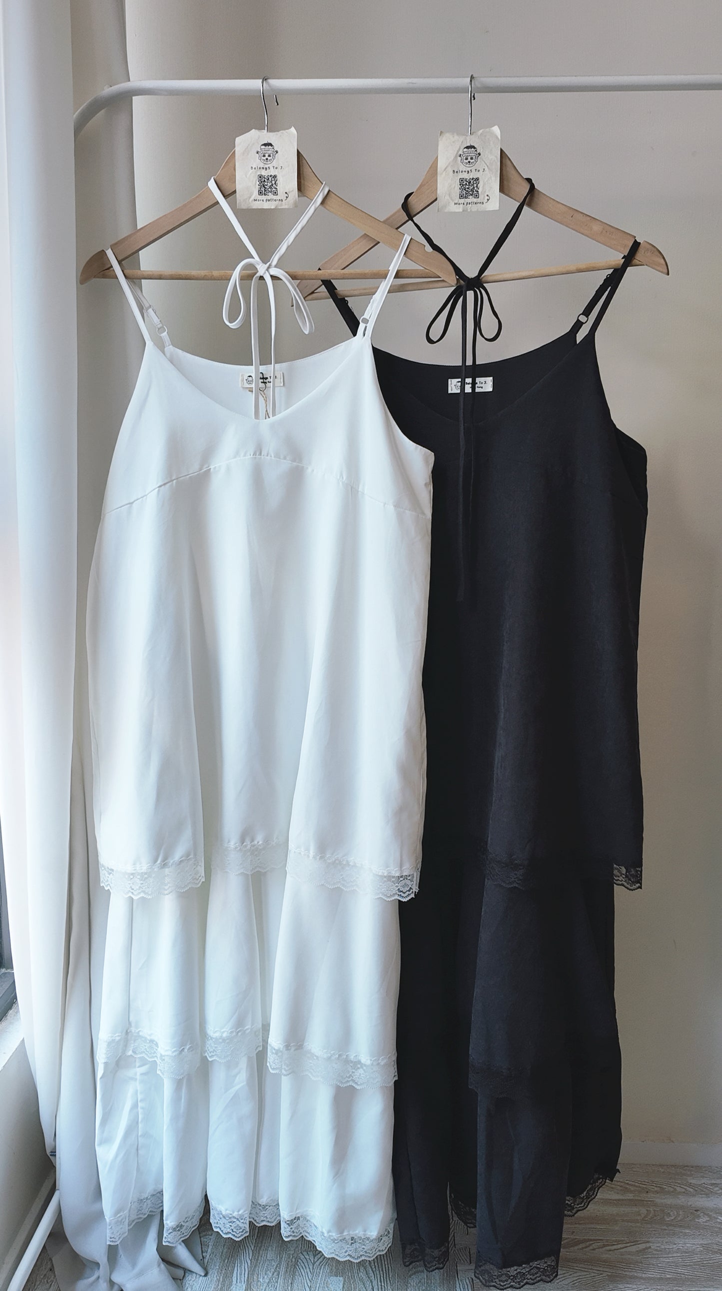 下擺蕾絲附綁帶連身裙