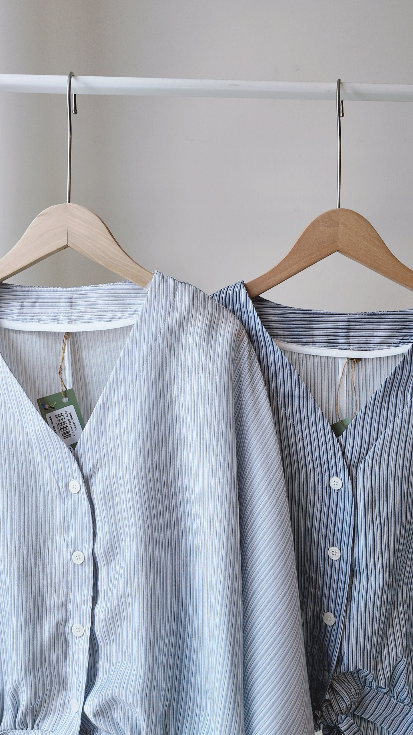 V領直紋下綁帶襯衫