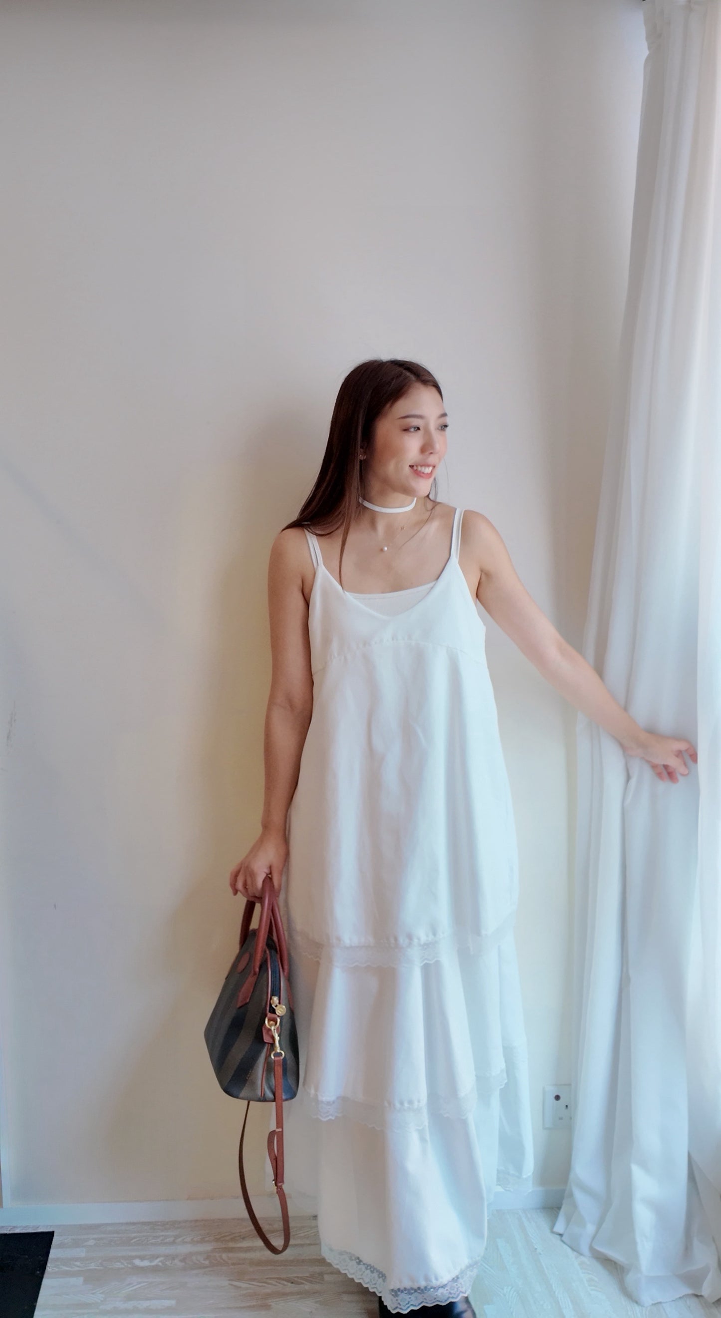 下擺蕾絲附綁帶連身裙