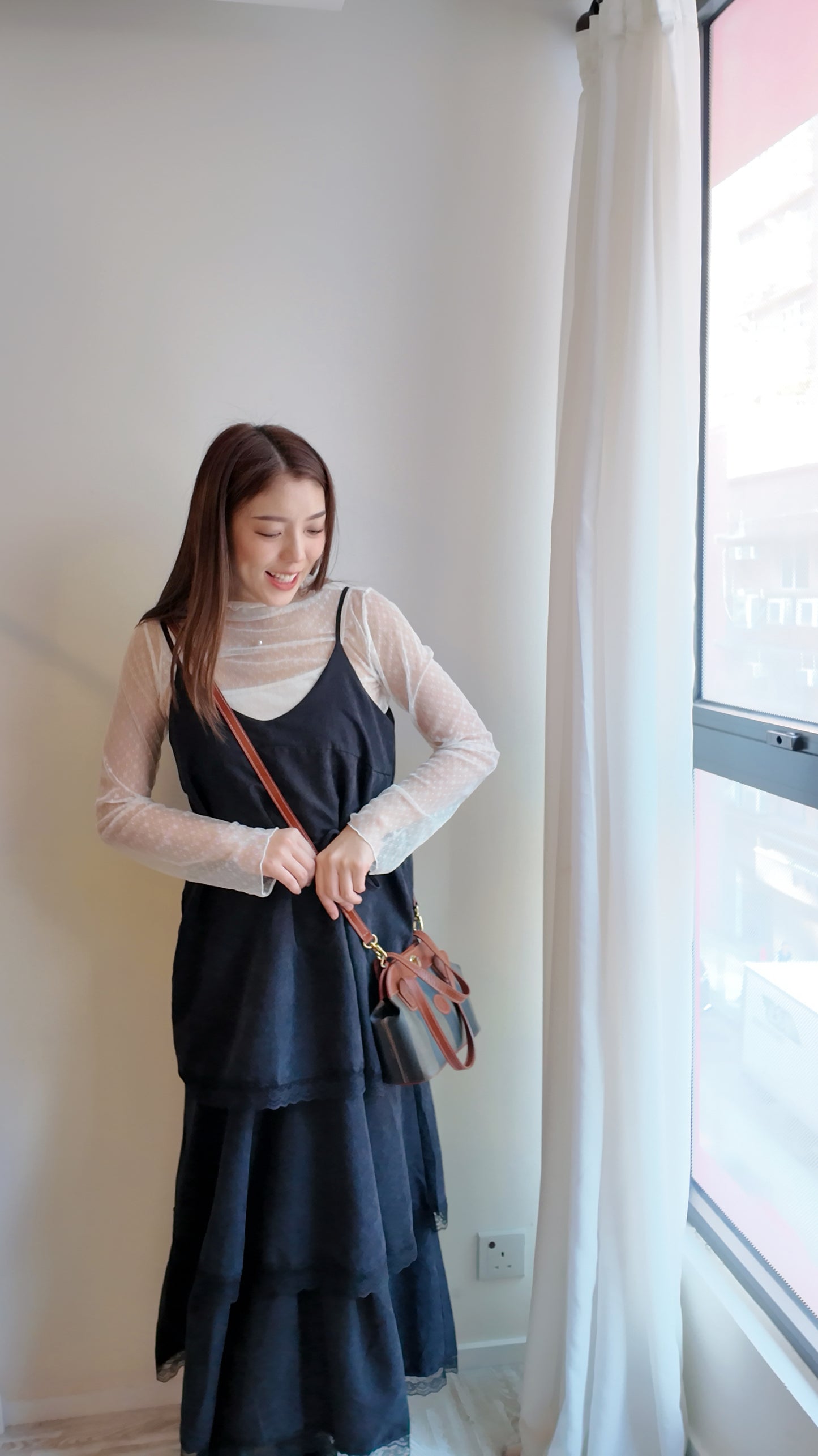 下擺蕾絲附綁帶連身裙